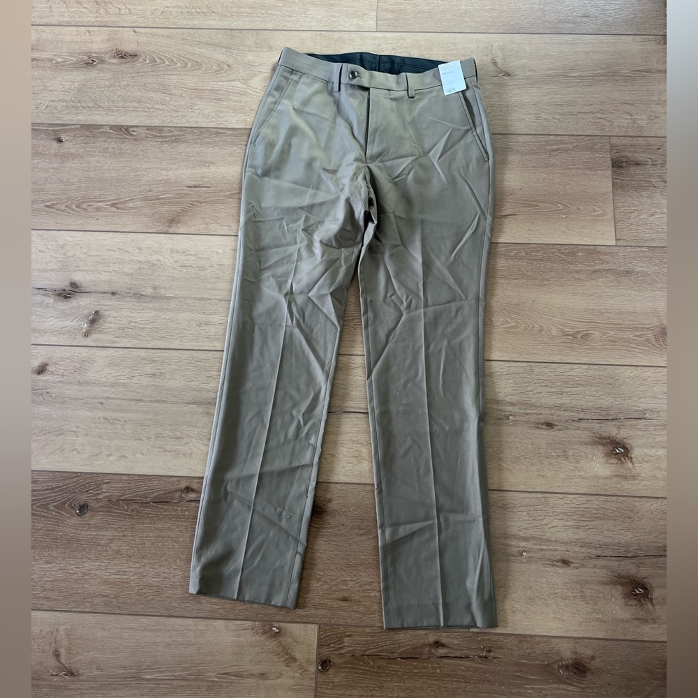 Men’s khaki dress pants